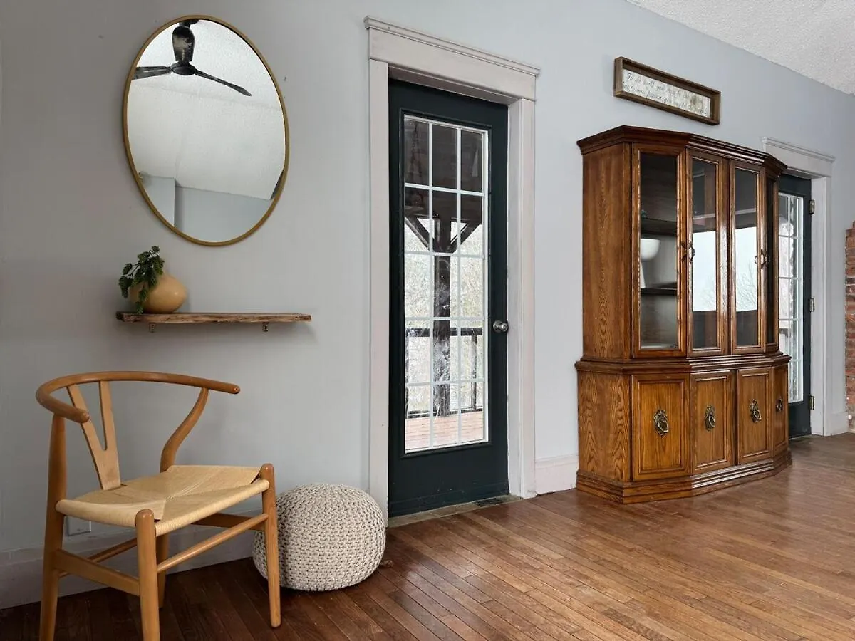 Charming Rustic Farmhouse Caledonia 0*,  Canada